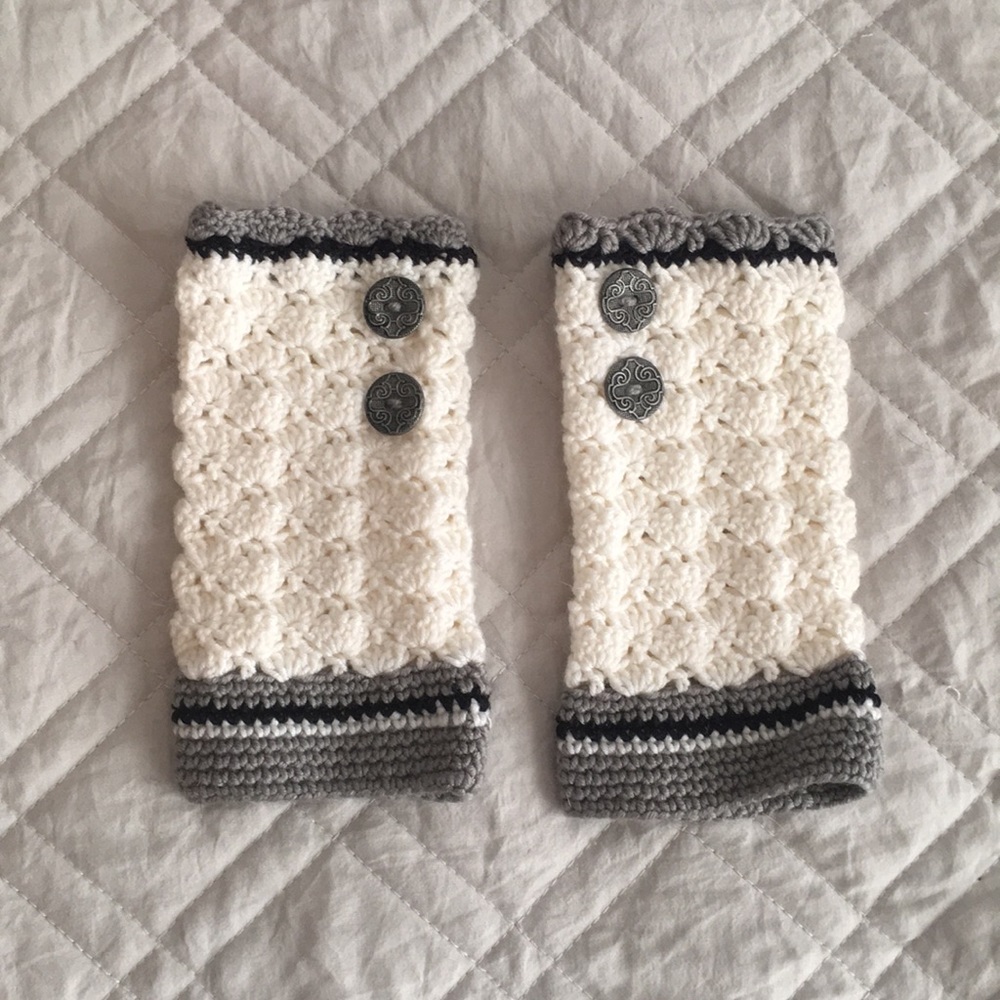 Comfy wrist warmers